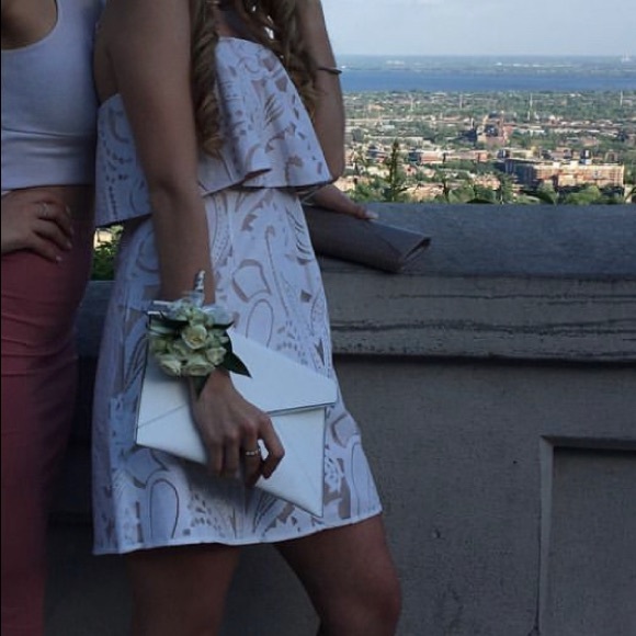 BCBGMAXAZRIA dress, removable straps - Picture 4 of 4